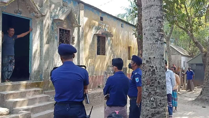 কিশোরগঞ্জে করোনা আক্রান্তের গুজব ছড়িয়ে চাঁদা দাবি ২ এসআইয়ের!