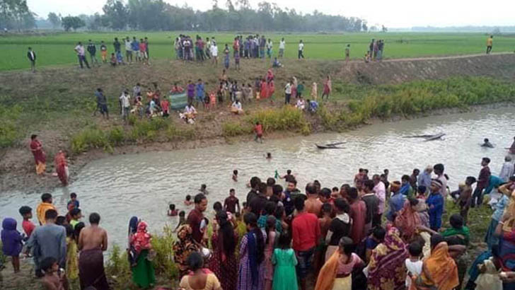নিষেধাজ্ঞা অমান্য করে হবিগঞ্জে পুণ্যস্নান!