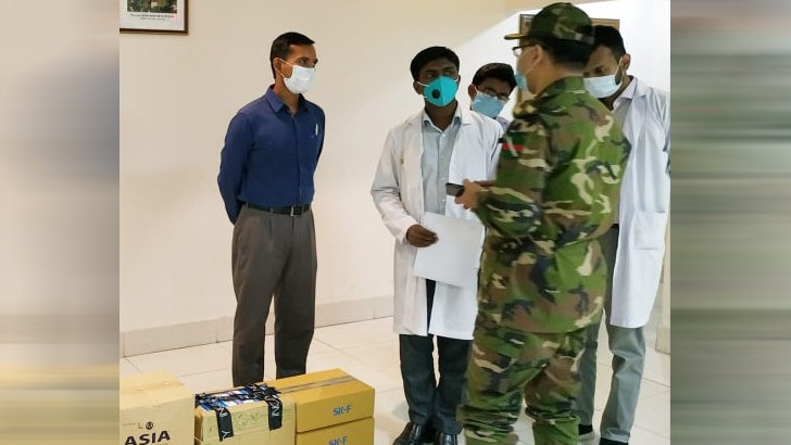 করোনা রোগী চিকিৎসকদের সুরক্ষা সামগ্রী দিল ডক্টরস ওয়েলফেয়ার ট্রাস্ট