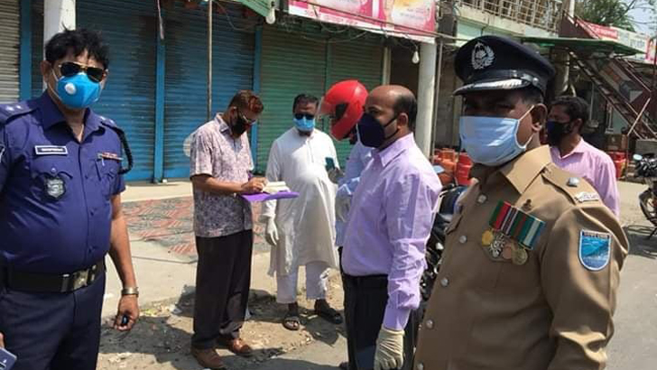 কালকিনিতে মানুষদের পিটিয়ে ঘরে ফেরানো হচ্ছে