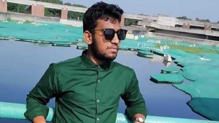 বাবার গাড়ি উল্টে প্রাণ গেল ইবি শিক্ষার্থীর