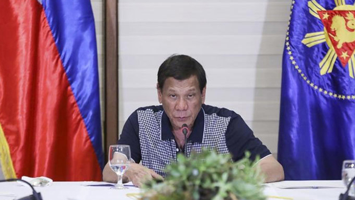 ফিলিপাইনে বাড়ির বাইরে দেখামাত্রই গুলির নির্দেশ