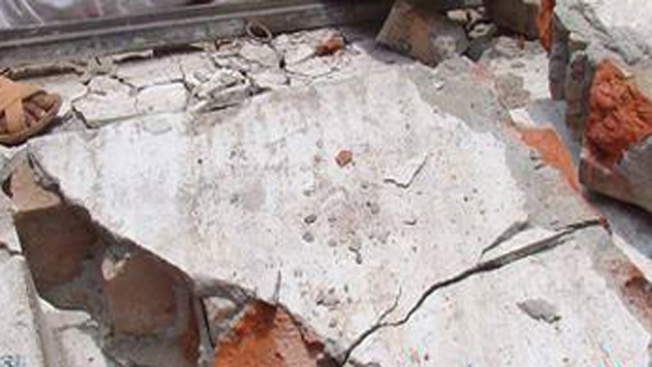 আশুলিয়ায় হঠাৎ ভেঙে পড়ল বহুতল ভবনের দেয়াল, আহত ৪