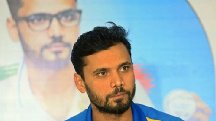 করোনা চিকিৎসায় অ্যাম্বুলেন্স দিলেন মাশরাফি