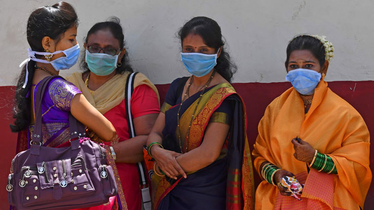 করোনাভাইরাস বাতাসে ছড়াতে পারে, যে কারণে আক্রান্তদের খুঁজে বের করা জরুরি