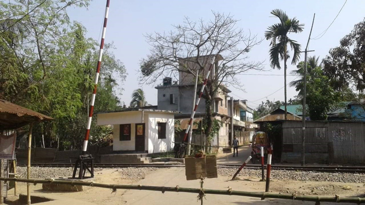 শায়েস্তাগঞ্জে দোকানে নক করলেই আসে গায়েবী আওয়াজ!