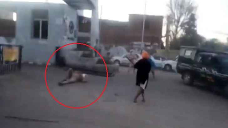 ভারতে লকডাউন ভঙ্গ করতে বাধা দেয়ায় পুলিশ কর্মকর্তার হাত বিচ্ছিন্ন (ভিডিও)