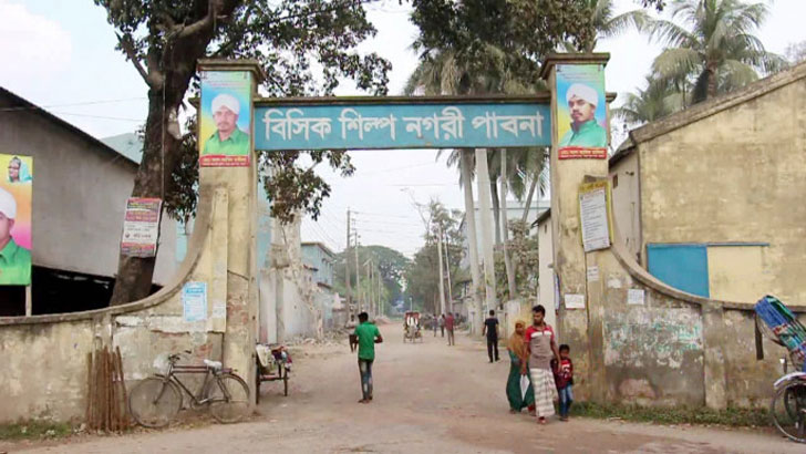 ওষুধ ও নিত্যপণ্য উৎপাদন অব্যাহত রেখেছে পাবনা বিসিক শিল্পনগরী