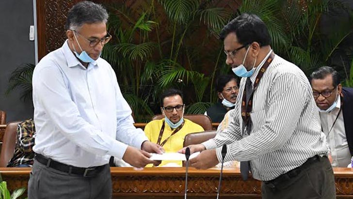 প্রধানমন্ত্রীর ত্রাণ তহবিলে অনুদান দিল বিএসআরএম