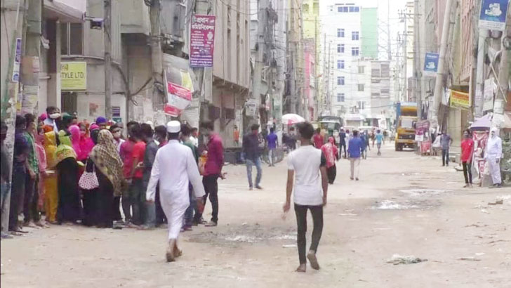 শঙ্কা নিয়েই নারায়ণগঞ্জে খোলা ছিল অর্ধশত গার্মেন্টস