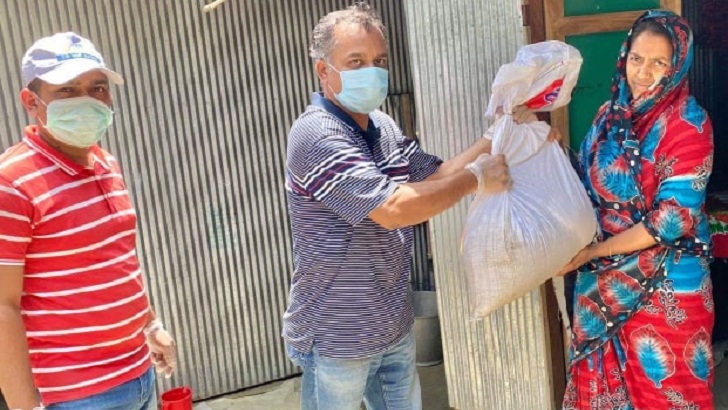 ৫০০ পরিবারকে খাদ্যসামগ্রী দিলেন বিএনপি চেয়ারপারসনের প্রেস উইং সদস্য দিদার