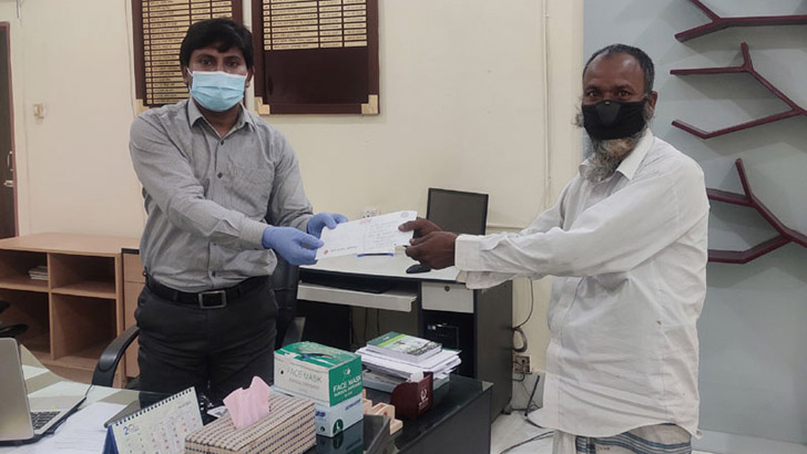 জামালপুরে গরু বিক্রির টাকা প্রধানমন্ত্রীর ত্রাণ তহবিলে দিলেন রিকশাচালক