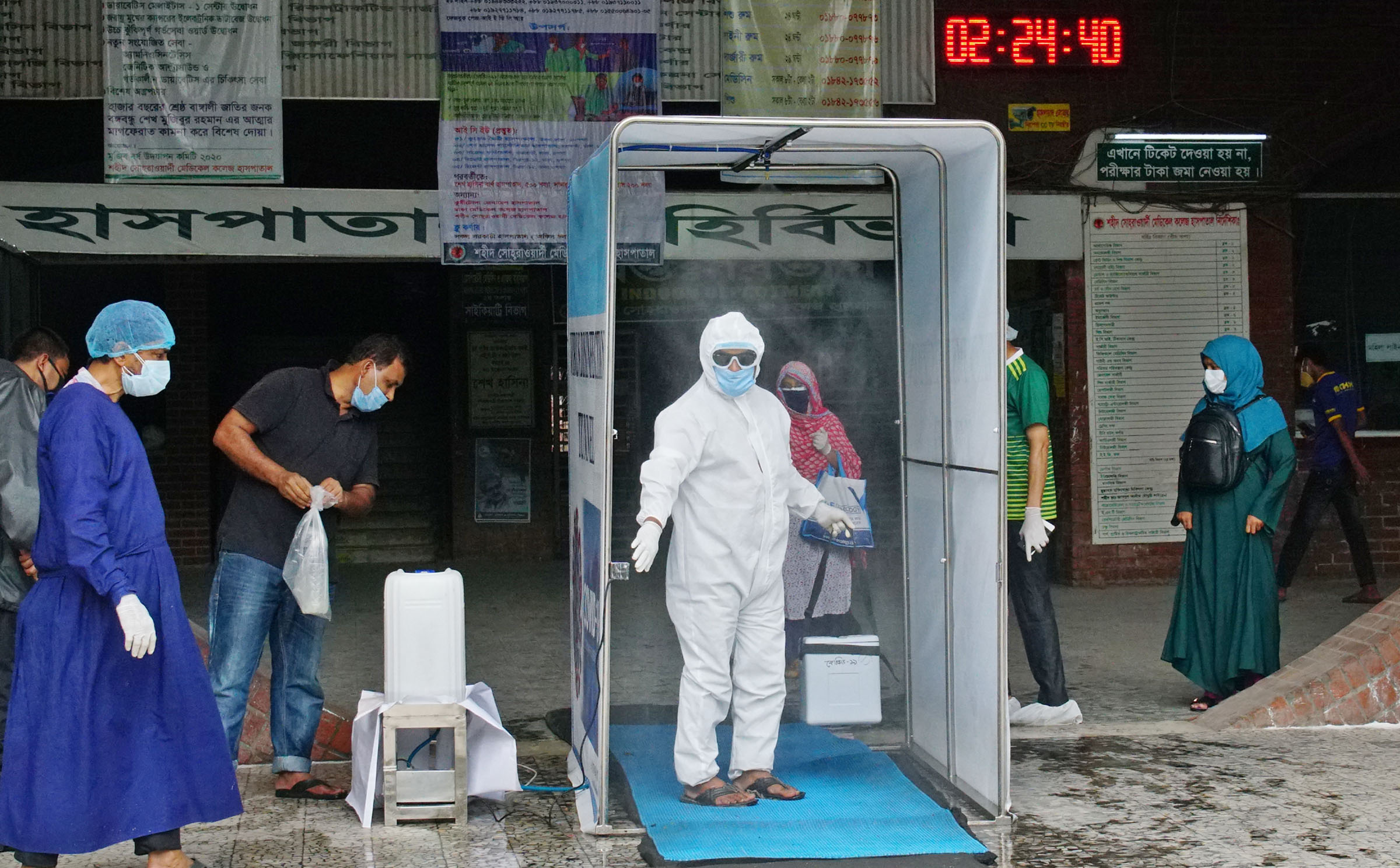 সারা দেশে ৮ শতাধিক পুলিশ করোনায় আক্রান্ত, পাঁচজনের মৃত্যু
