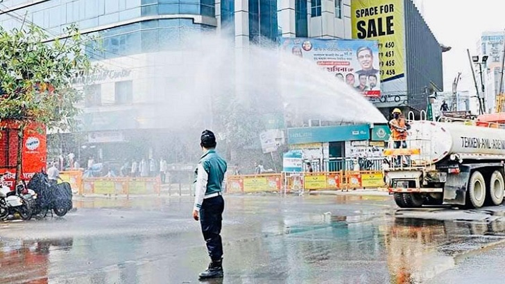 ‘করোনাভাইরাস মারতে ঘরে-বাইরে জীবাণুনাশক ছিটিয়ে লাভ নেই’