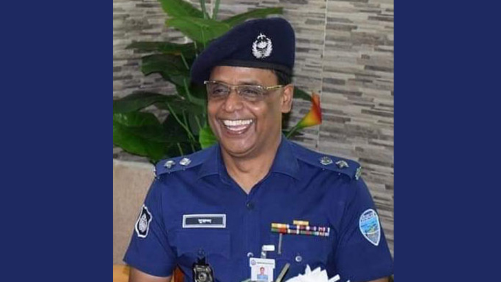 কুমিল্লায় পুলিশের মানবিকতা সর্বত্রই প্রশংসিত