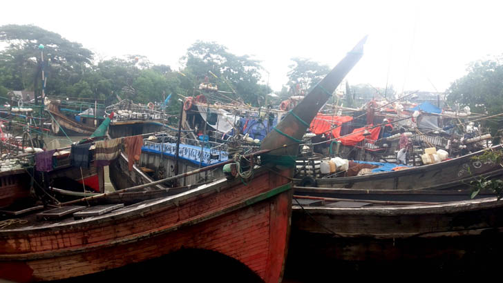 ঘূর্ণিঝড় আম্পান: সমুদ্র থেকে উপকূলে ফিরেছেন জেলেরা