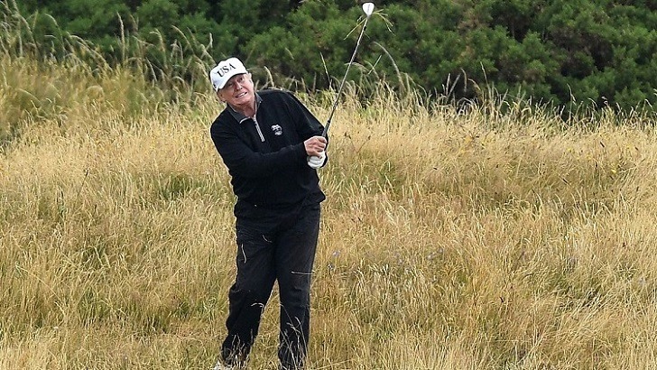 করোনায় মারা যাচ্ছেন হাজারো মানুষ, ট্রাম্প ব্যস্ত গলফ খেলায়!