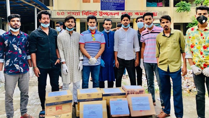 ১৩ করোনা রোগীকে ‘ভালোবাসার উপহার’ স্বেচ্ছাসেবক দলের সভাপতির