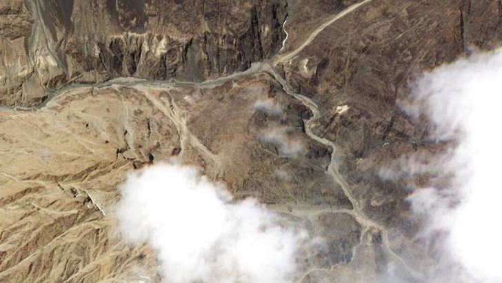 লাদাখে সেনা পাঠাচ্ছে চীন, দুর্গ গড়ছে ভারত