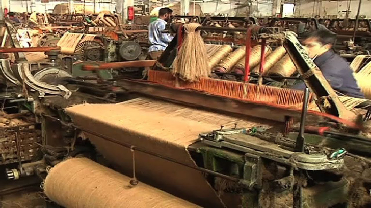 ২৫ হাজার পাটকল শ্রমিককে ‘স্বেচ্ছা অবসরে’ পাঠাচ্ছে সরকার