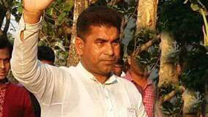 ভ্যানচালককে বেধড়ক পেটালেন কালীগঞ্জ পৌর কাউন্সিলর চুন্নু