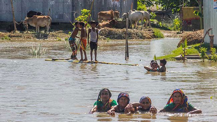 অনেক জায়গায় আটকে আছে বানের পানি