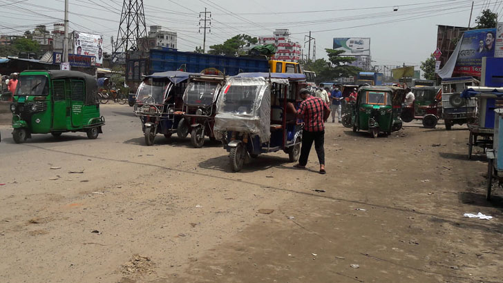 ঢাকা-নারায়ণগঞ্জ লিংক রোড যেন ইজিবাইকের সড়ক