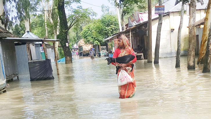 দ্বিতীয় দফা বন্যায় কুড়িগ্রামে পানিবন্দী সাড়ে ৩ লাখ মানুষ