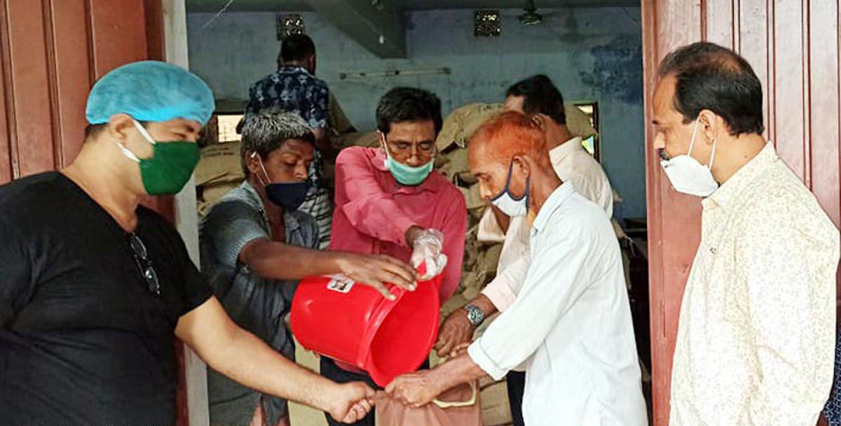 বড়াইগ্রামে ঈদে ২২ হাজার পরিবারের জন্য বিনামূল্যে খাদ্য সহায়তা