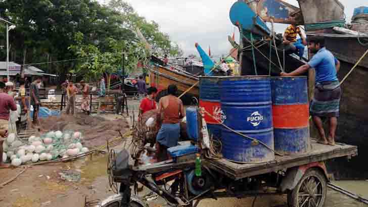 বঙ্গোপসাগরে ৬৫ দিনের অবরোধ শেষ, শুরু হচ্ছে ইলিশ আহরণ