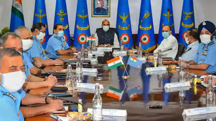 বিমানবাহিনীকে প্রস্তুত থাকার নির্দেশ রাজনাথের