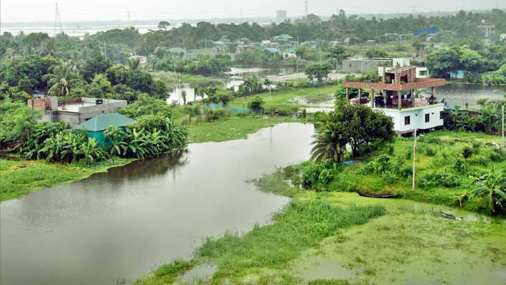 রাজধানীর চারপাশে বন্যা 