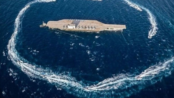 ইরানি ক্ষেপণাস্ত্রে কৃত্রিম ‘মার্কিন রণতরী’ ধ্বংস