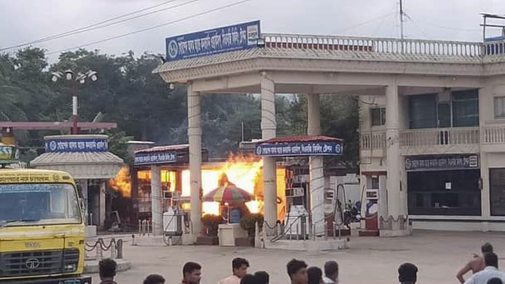 কুমিল্লায় সিএনজি ফিলিং স্টেশনে আগুন, দগ্ধ ২