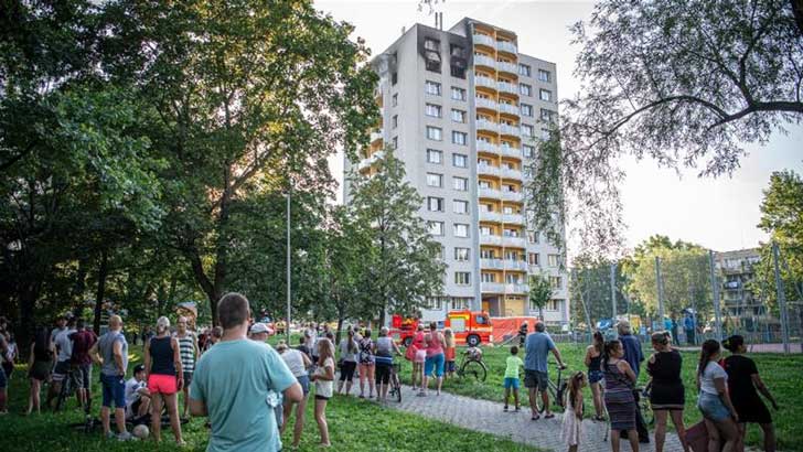 চেক রিপাবলিকে বহুতল ভবনে আগুন, ১১ জনের মৃত্যু