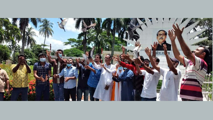 বঙ্গমাতার জন্মদিন উপলক্ষে ৯০টি পাখি অবমুক্ত