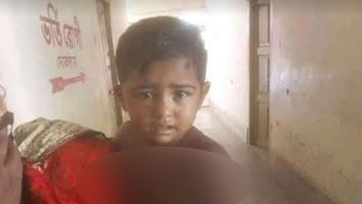 বাসচাপায় মা নিহত, অলৌকিকভাবে বেঁচে গেল ৩ বছরের শিশু