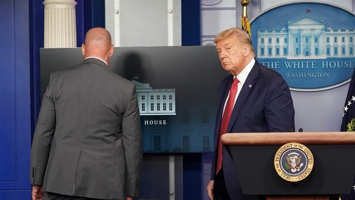 গোলাগুলি, মিডিয়া রুম থেকে তড়িঘড়ি নিয়ে যাওয়া হল ট্রাম্পকে