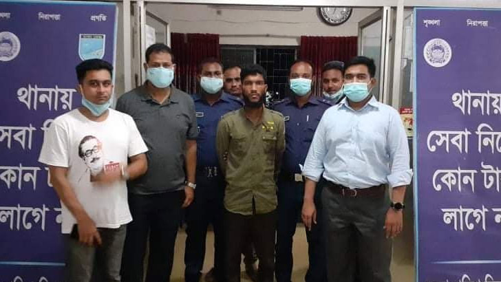স্কুলছাত্রীকে ছুরিকাঘাতে হত্যা চেষ্টা, বখাটে গ্রেফতার