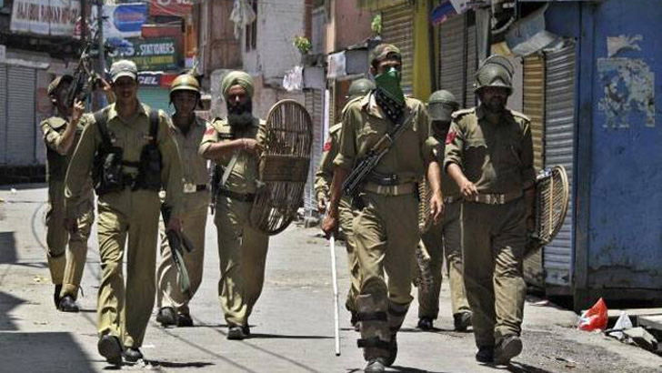 জম্মু-কাশ্মীরে এবার দুই পুলিশকে গুলি করে হত্যা