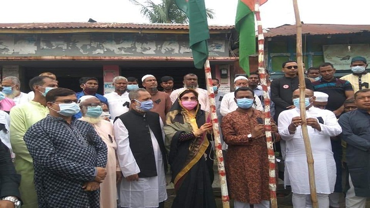 ভোলায় এতিমদের মাঝে খাবার বিতরণ