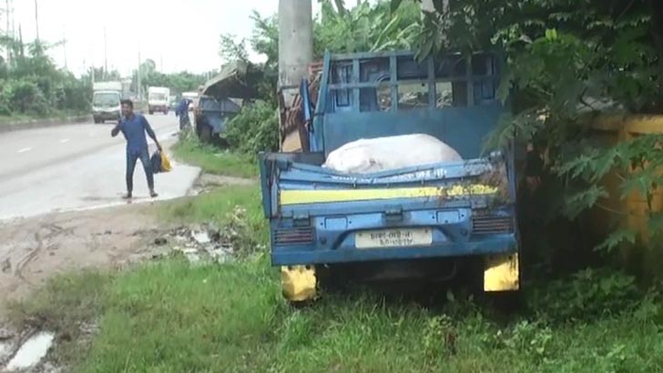 গাজীপুরে পিকআপ উল্টে ২ যাত্রী নিহত