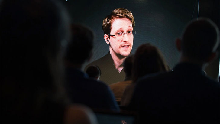 স্নোডেনকে ক্ষমা করে দেবেন ট্রাম্প!