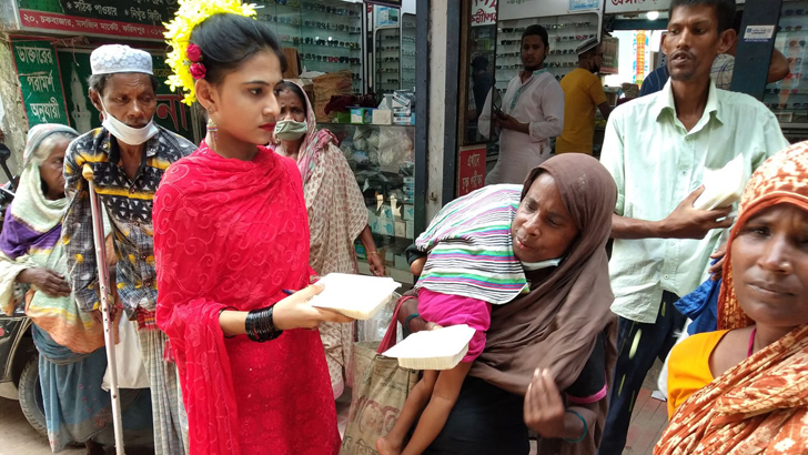 জন্মদিন পালনের টাকা দরিদ্রদের দিল স্কুলছাত্রী শর্মি