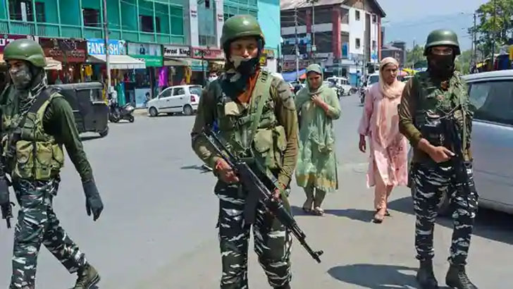 কাশ্মীর থেকে সরিয়ে নেয়া হচ্ছে ১০ হাজার আধাসেনা