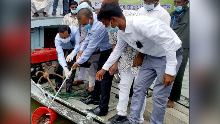 মুজিববর্ষ উপলক্ষে হাওরে পোনামাছ অবমুক্ত