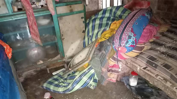 ১৪৪ ধারা ভঙ্গ করে অভয়নগরে ভাঙচুর, লুটপাট