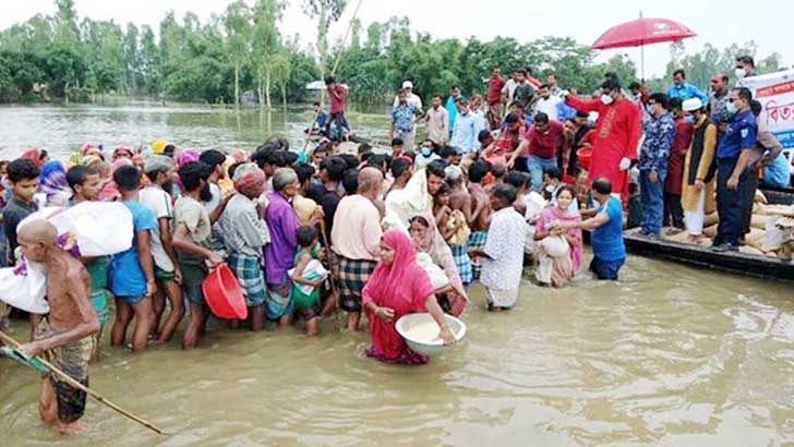 ত্রাণ বিতরণে অনেক স্থানে প্রকৃত ক্ষতিগ্রস্তরা বঞ্চিত