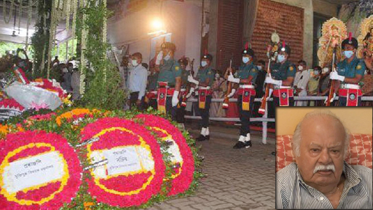 ঢাকেশ্বরী মন্দিরে সি আর দত্তকে গার্ড অব অনার প্রদান