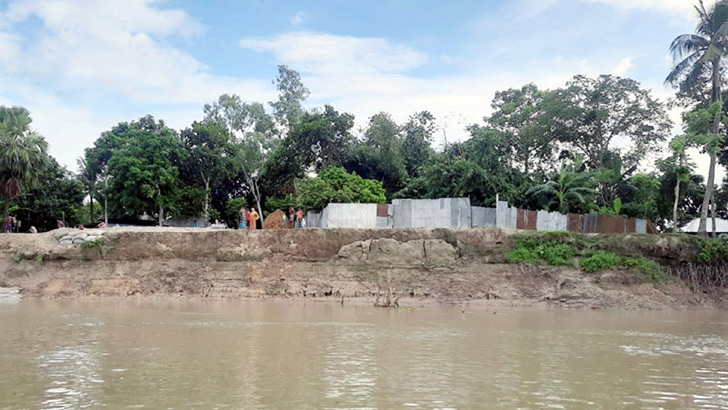 শেরপুরে বাঙালি নদীর অব্যাহত ভাঙনের কবলে ৩৫ গ্রাম 